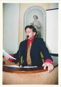 Paulo Rubens Santiago (PT) - Protesto na Câmara contra outorga do título de cidadão pernambucano ao presidente da Caixa, Emiliio Carazzai 21 de março de 2002 foto: Beto Oliveira/Lumen