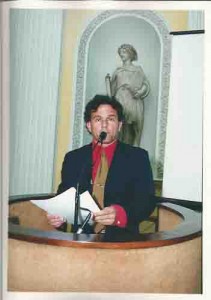 Paulo Rubens Santiago (PT) - Protesto na Câmara contra outorga do título de cidadão pernambucano ao presidente da Caixa, Emiliio Carazzai 21 de março de 2002 foto: Beto Oliveira/Lumen