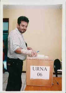 Votação do balanço financeiro e previsão orçamentária 2002 – 15/maio/2002 (Foto: Ivaldo Bezerra/Lumen)
