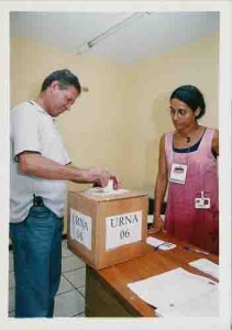 Votação do balanço financeiro e previsão orçamentária 2002 – 15/maio/2002 (Foto: Ivaldo Bezerra/Lumen)