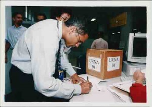 Votação do balanço financeiro e previsão orçamentária 2002 – 15/maio/2002 (Foto: Ivaldo Bezerra/Lumen)