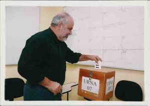 Votação do balanço financeiro e previsão orçamentária 2002 – 15/maio/2002 (Foto: Ivaldo Bezerra/Lumen)