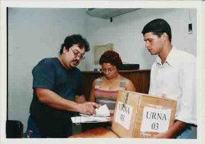 Votação do balanço financeiro e previsão orçamentária 2002 – 15/maio/2002 (Foto: Ivaldo Bezerra/Lumen) APURAÇÃO