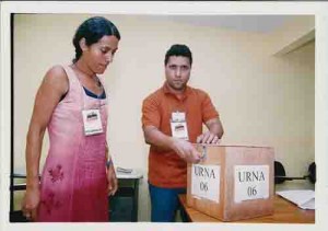 Votação do balanço financeiro e previsão orçamentária 2002 – 15/maio/2002 (Foto: Ivaldo Bezerra/Lumen) APURAÇÃO