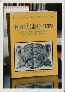 Livro de Rita de Cássia(Pesquisadora da Fundação Joaquim Nambuco – jan/2001 (Foto: Beto Oliveira)
