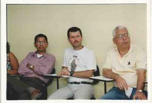 Debate sobre situação da CEF – Sede do sindicato com Carlos Borges – presidente da Federação Nac. Dos Empregados da CAIXA. E/D: José L. Xavier 9dir. Do SEEC/ PE) Ivaldo Bezerra/ Lumen 23.01.2002