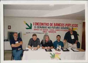 1o Encontro de Bancos Públicos
E/D Jorge Perez(pres. Da CUT/PE), Alciney Araújo( Eco SEEC/PE), Miguel Correa(Pres. Do SEEC/PE, Varela(Pres. Da FETEC/NE)  - 21/09/2002(Foto: Ivaldo Bezerra/Lumen)