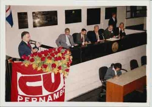 19 anos da CUT – Sessão Solene na Câmara do Recife
Com a palavra Ver. Dilson Peixoto(PT) – 28/08/2002(Alexandre Albuquerque/Lumen)