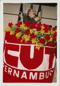 19 anos da CUT – Sessão Solene na Câmara do Recife
Jorge Perez(Pres. Da CUT/PE) – 28/08/2002(Alexandre Albuquerque/Lumen)