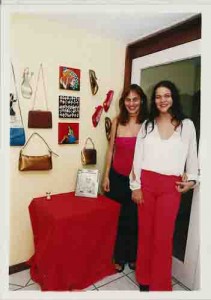 Sexta Básica Tereza Sousa e Jaqueline Mello em Exposição de Benil Lustosa – març/2002(Foto: Beto Oliveira/Lumen)