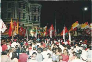 Comicio de Luiz Inácio Lula da Silva – candidato a presidente da Frente de esquerda local: Marco Zero/ Recife Antigo data: 31/07/2002 foto: Ivaldo Bezerra/ Lumen