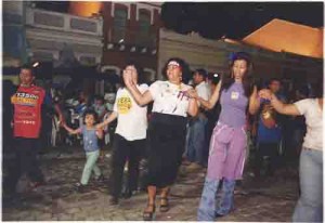 Eleições 2002 – 1º turno Dia Lilás – campanha Lula e Humberto Costa. Dir. Do sindicato : Suzineide (saia preta) na ciranda. data: 20/09/2002 foto: Beto Oliveira/ Lumen