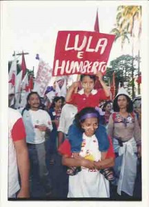 Eleições 2002 – 1º turno Dia Lilás – campanha Lula e Humberto Costa. Criança aprende a participar desde cedo. data: 20/09/2002 foto: Beto Oliveira/ Lumen