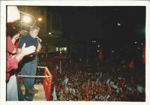 Eleições 2002 – Lula no Recife passeata dos 200 mil – 2º turno – Lula fala para a multidão. data: 15.10.2002 foto: Ivaldo Bezerra/ Lumen