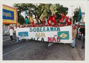 Passeata contra a Alca
Praça do Oswaldo Cruz– Recife/PE – 26/04/2002(Foto:Alexandre Albuquerque/Lumen)