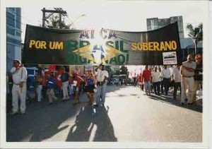 Passeata contra a Alca
Av. Cond. Da Boa Vista – Recife/PE – 26/04/2002(Foto:Alexandre Albuquerque/Lumen)