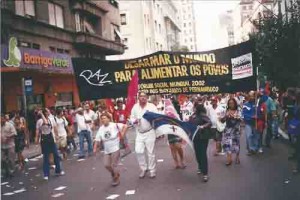 Fórum Social Mundial 2002 – Em Porto Alegre nos dias 31 de janeiro a 5 de fevereiro – Sindicato dos Bancários presente.  foto: Sulamita Esteliam