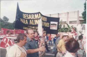 Fórum Social Mundial 2002 – Em Porto Alegre nos dias 31 de janeiro a 5 de fevereiro – Sindicato dos Bancários presente.  foto: Sulamita Esteliam