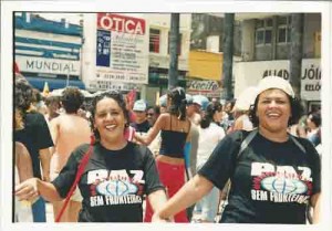 Suzineide Rodrigues e Teresa Souza na Passeata contra a guerra no Iraque 15 de fevereiro de 2003 Beto Oliveira/ Lúmen