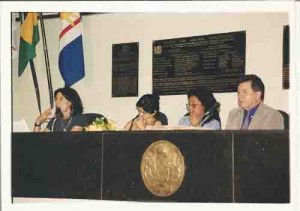 Dia Internacional da Mulher – Dieese na câmara. D/E: jurandir Liberal, Ana Lins e Técnica do Dieese com microfone. foto: Beto Oliveira – 07/03/2003