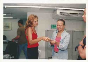 Mês da Mulher – Sindicato distribui poema e brinde às mulheres foto: Ivaldo Bezerra/ Lumen, março de 2003