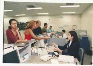 Mês da Mulher – Sindicato distribui poema e brinde às mulheres foto: Ivaldo Bezerra/ Lumen, março de 2003