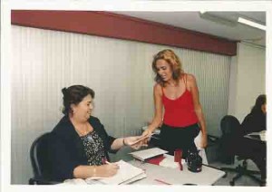 Mês da Mulher – Sindicato distribui poema e brinde às mulheres foto: Ivaldo Bezerra/ Lumen, março de 2003