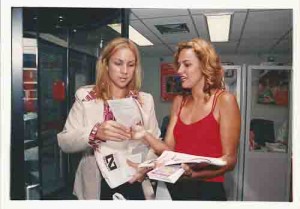 Mês da Mulher – Sindicato distribui poema e brinde às mulheres foto: Ivaldo Bezerra/ Lumen, março de 2003