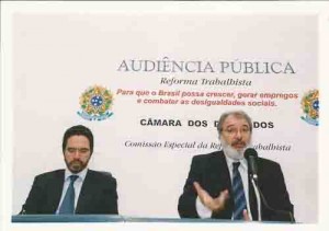 Reforma Trablalhista Audiência em Pernambuco D/E: Jorge Perez (delegado regional do trabalho c/ microfone) e Maurício Rands (deputado federal – PT/PE) lado direito), Ivaldo Bezerra/ lumen – 21/11/2003