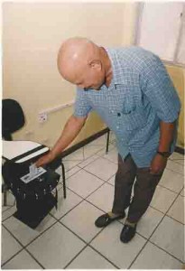 Assembléia de Prestação de Contas – Votação urna na sede do SEC/PE. Alexandre Albuquerque/ Lumen 24/04/2003