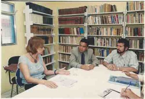 Visita do vice-pres. Da CEF, Carlos Borges ao Sindicato Diretores do SEEC/PE – e/d: Jaqueline, Carlos Borges (vice- pres. CEF), Miguel Correia. Maio/ 2003