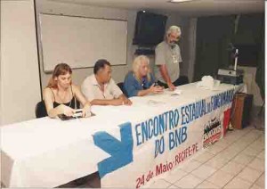 Encontro estadual dos Func. Do BNB Encerramento: jaqueline Melo (diretora), janildo Chaves (assessor), miguel Anacleto (diretor) e varela Cavalcanti (FETEC- NE) 24/05/2003 foto: Alexandre Albuquerque