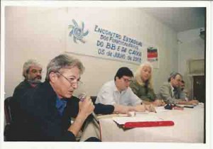 Encontro estadual do BB e da caixa –  1º palno: : Marlos Guedes, BB e sind.; Varella Cavalcanti, FETEC-NE e Cx; Luís Otávio, ger. Nac. RH Cx; Miguel Anacleto, BB e sind.; Paulo DHAL, unid. Rel c/ funcional. BB - Recife/PE 05/07/03 Alexandre Albuquerque