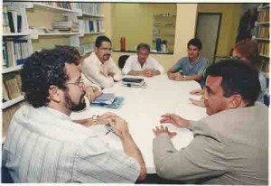 Visita do vice-presidente da CEF, Carlos Borges ao Sindicato. Diretores do SEEC/PE – E/D: Miguel Correia (pres.), Emerenciana, João Batista (dir. APCEF), Marlos Guedes, Leonardo, Jaqueline e Carlos Borges. Maio/2003