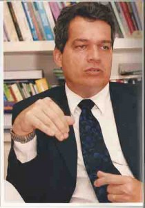 A Previdência na berlinda Cláudio Ferreira Advogado, membro do cons. Desenv. Econômico social. Ivaldo Bezerra/ Lumen 23/04/2003