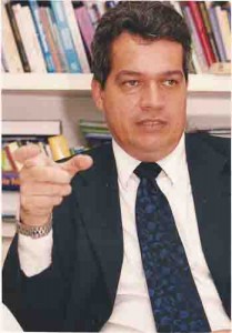 A Previdência na berlinda Cláudio Ferreira Advogado, membro do cons. Desenv. Econômico social. Ivaldo Bezerra/ Lumen 23/04/2003