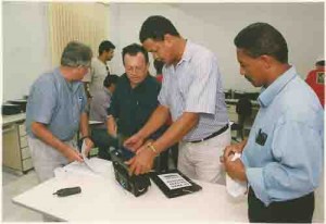 Eleição do sindicato para triênio 2003/2006 dias 22 e 23 de out/2003 Fernandel (pres. Da comissão Eleitoral – camisa azul do lado esquerdo). Alexandre Albuquerque e Beto Oliveira/ Lumen