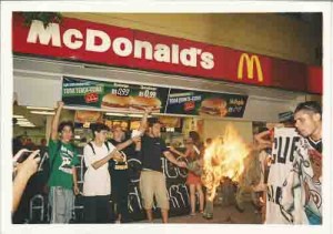 Ato contra a guerra no Iraque 4 de abril de 2003 Ivaldo Bezerra/ Lumen