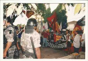 Ato contra a guerra no Iraque 4 de abril de 2003 Ivaldo Bezerra/ Lumen