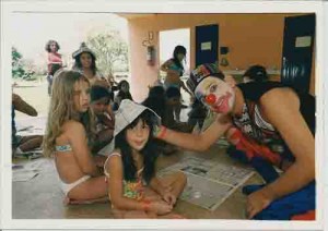 Comemoração do Dia Nacional do Bancário – Festa no Clube de Campo dos Bancários Grupo Alegria, recreações com a crianças – 28 e 30/08/2003(Foto: Ivaldo Bezerra/Lumen)