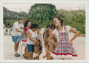 Comemoração do Dia Nacional do Bancário – Festa no Clube de Campo dos Bancários Grupo Alegria, recreações com a crianças – 28 e 30/08/2003(Foto: Ivaldo Bezerra/Lumen)