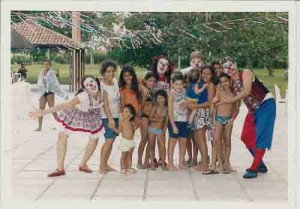 Comemoração do Dia Nacional do Bancário – Festa no Clube de Campo dos Bancários Grupo Alegria, recreações com a crianças – 28 e 30/08/2003(Foto: Ivaldo Bezerra/Lumen)