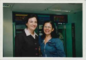 Reintegração dos Funcionários do Bandepe Centro – E/D: Keila Ferreira(Adv), Gleice Maria(Func) – 29/01/2004(Foto: Ivaldo Bezerra/Lumen)