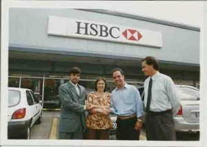 Reintegração HSBC, Ag. Boa Viagem – Pedro Paulo(Adv.), Ytany Bacelar (Func), Alan patício e Pedro Villachan(Dir. SEEC/PE) – 03/09/2004(Foto: Alexandre Albuquerque/Lumen)