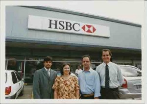 Reintegração HSBC, Ag. Boa Viagem – Pedro Paulo(Adv.), Ytany Bacelar (Func), Alan patício e Pedro Villachan(Dir. SEEC/PE) – 03/09/2004(Foto: Alexandre Albuquerque/Lumen)