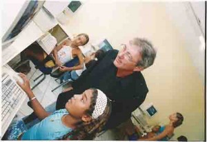 Inauguração Telecentro Sindicato dos Bancários 23 de novembro/ 2004  Marlos Guedes (presidente do sindicato)