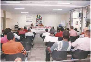 Seminário sobre reforma sindical com a presença do presidente da CUT – Nacional. Mesa – E/D: Tereza (dir. SEEC/PE), Luiz Marinho (pres. CUT Nacional), Heleno (CUT – PE). Beto Oliveira – 18 a 19/03/2004