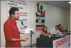 Seminário sobre reforma sindical com a presença do presidente da CUT – Nacional. Mesa – E/D: Tereza (dir. SEEC/PE), Luiz Marinho (pres. CUT Nacional), Heleno (CUT – PE). Beto Oliveira – 18 a 19/03/2004 Beto Oliveira – 18 a 19/03/2004