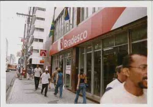 CAMPANHA SALARIAL/2004
Greve BRADESCO Ag. Conde da Boa Vista - 17/09/2004(Foto: Beto Oliveira)