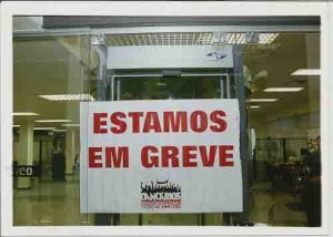 CAMPANHA SALARIAL/2004
 Greve Unibanco(Foto: Beto Oliveira)